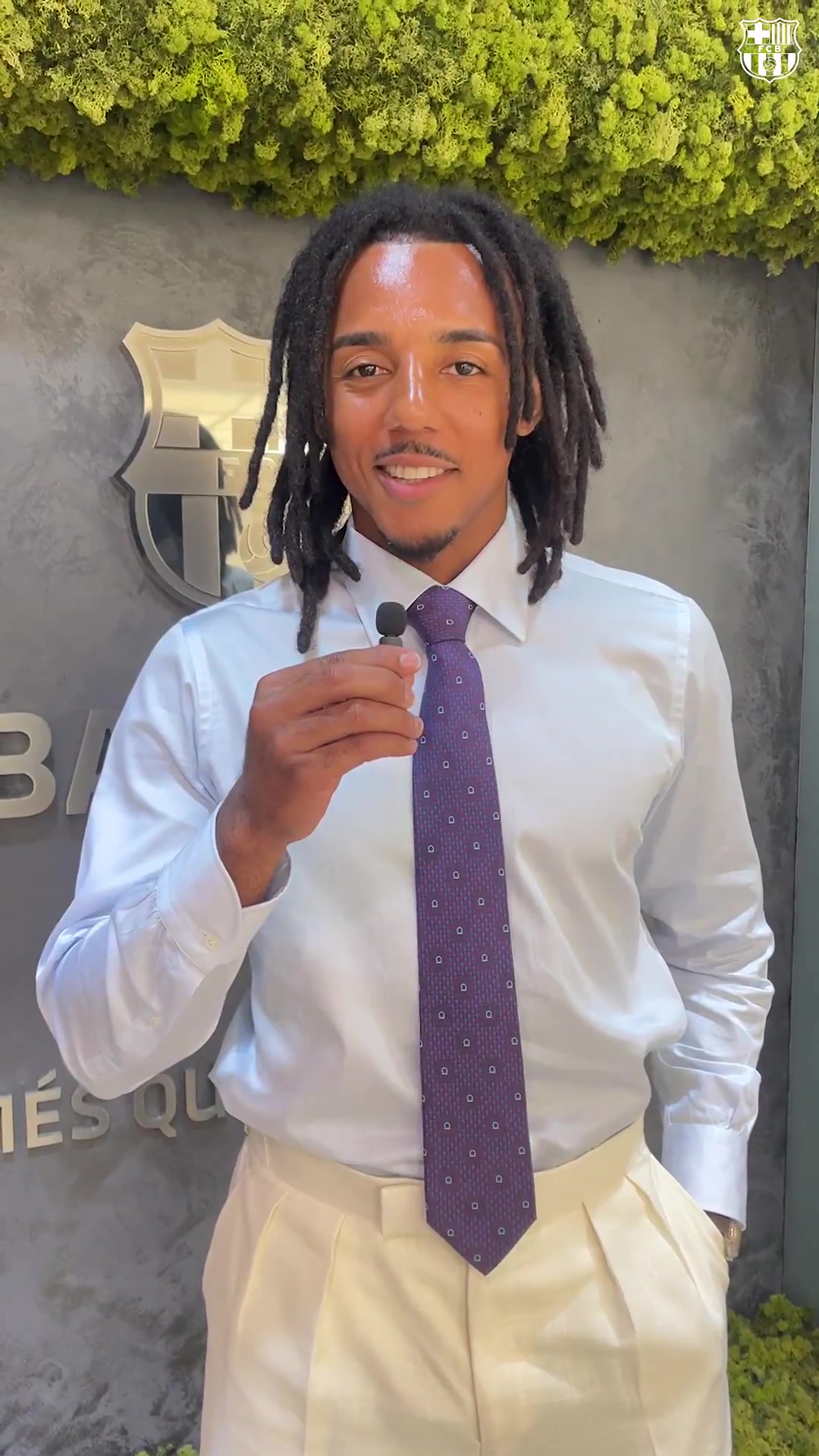 MK体育官网-续约至2030年!巴萨官方社媒晒孔德签署新合同视频